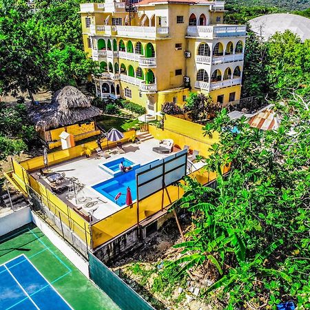 Takuma Boutque Hotel Hotel Rooms & Suites Монтего Бей Екстериор снимка