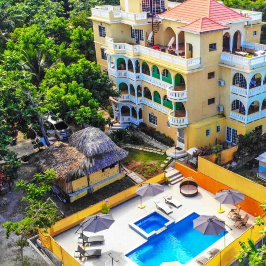Takuma Boutque Hotel Hotel Rooms & Suites Монтего Бей Екстериор снимка