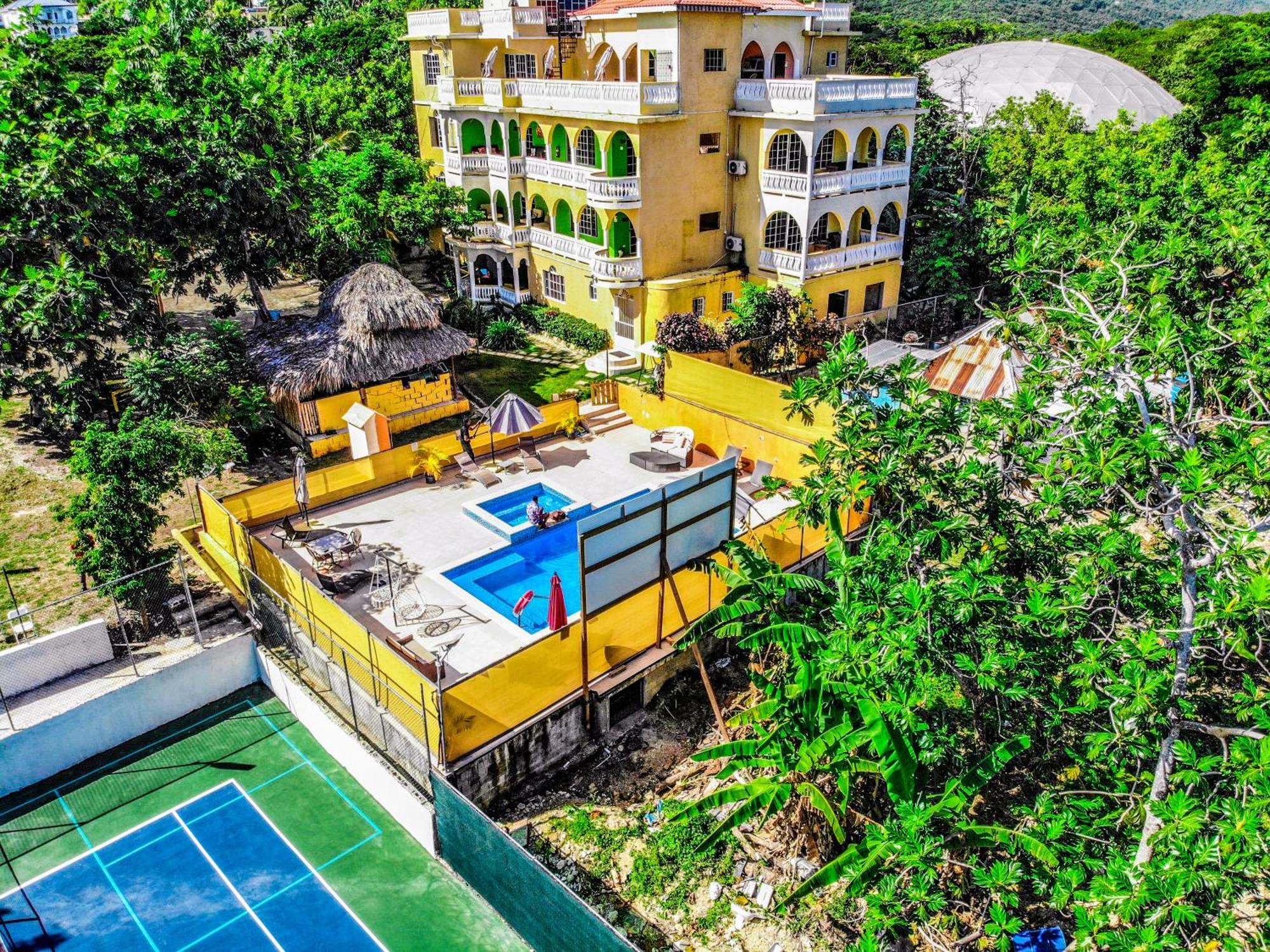 Takuma Boutque Hotel Hotel Rooms & Suites Монтего Бей Екстериор снимка