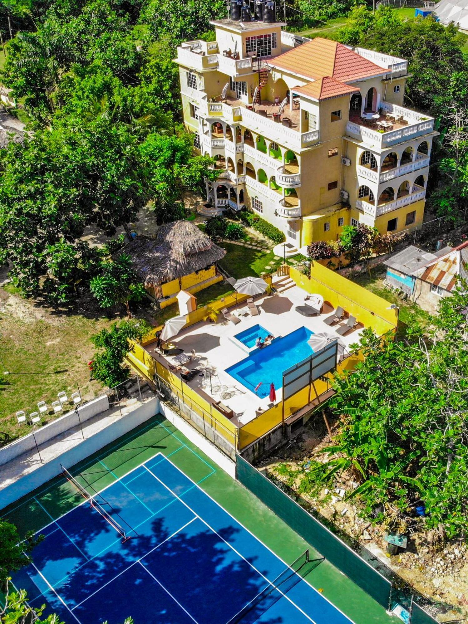 Takuma Boutque Hotel Hotel Rooms & Suites Монтего Бей Екстериор снимка